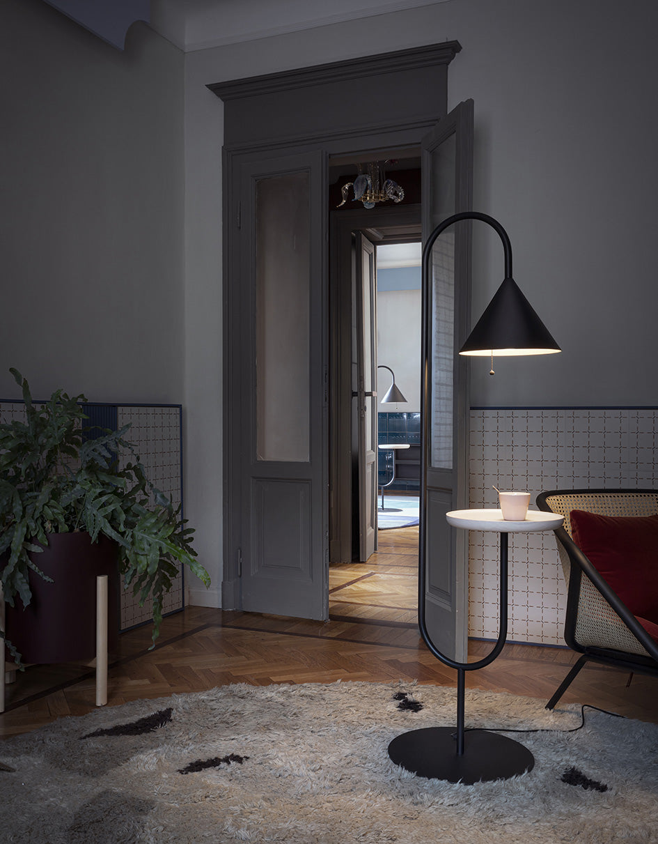Ozz Lamp with table