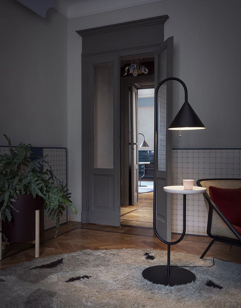 Ozz Lamp with table