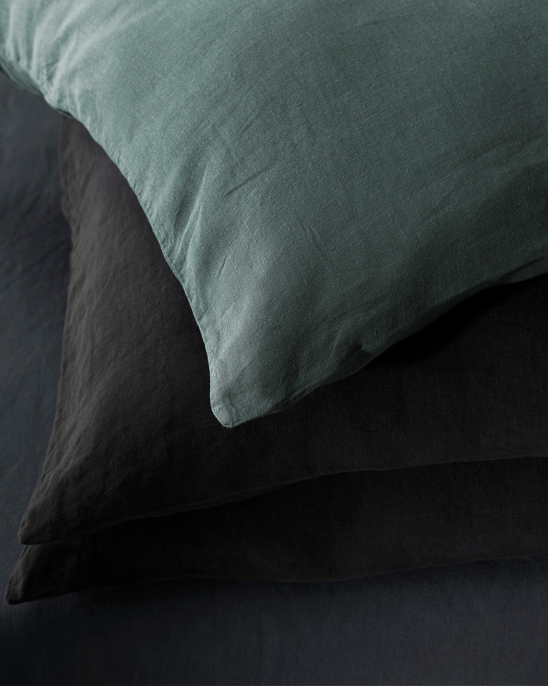 Rem Cushions Set